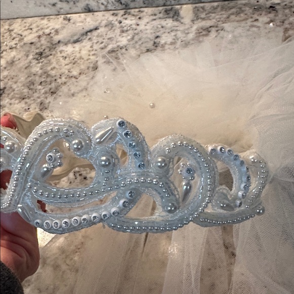 Vintage ivory Beaded tiara/veil - Picture 3 of 10